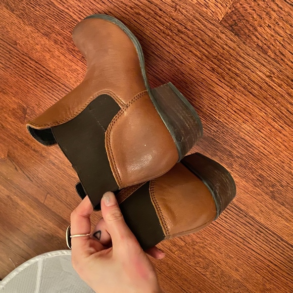 Steve Madden Leather Chelsea Boots - Picture 3 of 3